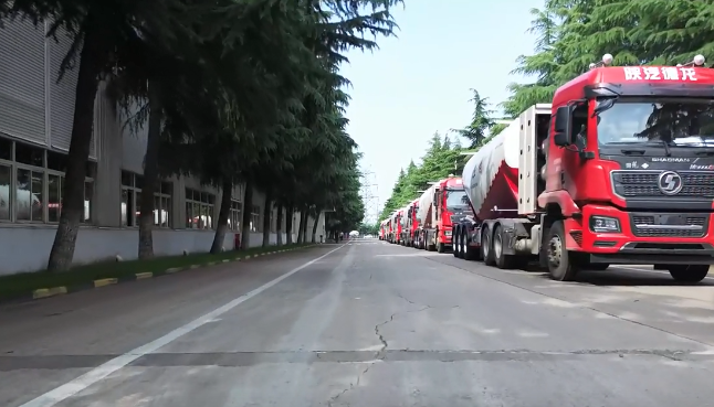 大單!100臺(tái)#粉罐半掛車 陸續(xù)發(fā)車，震撼#航拍